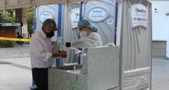 Estos lavamanos tienen tanques de agua potable y residual y han sido la solución para atender habitantes de calle. FOTO cortesía