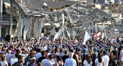 Miles de ciudadanos recordaron la tragedia generada por la explosión. FOTO EFE