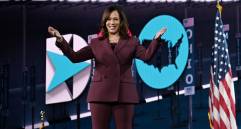 Harris, una abogada nacida hace 55 años en California, hija de un jamaiquino y una india tamil, instó a votar el 3 de noviembre por Biden, capaz, dijo, de unir a “negros, blancos, latinos, asiáticos, indígenas” y no convertir “nuestras tragedias en armas políticas”. Foto: AFP