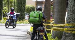 Uber Eats tenía operación en 10 ciudades en Colombia. En 2020 ha retirado su negocio de Argentina, Perú, Uruguay y Honduras, entre otras economías. FOTO Manuel Saldarriaga