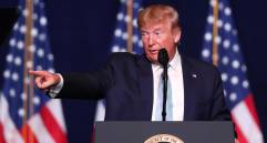 El presidente estadounidense, Donald Trump, aumenta la tensión bélica en el Medio Oriente, al tiempo que busca su reelección en la Casa Blanca. FOTO: Agencia AFP.