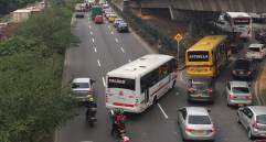 Desde la calle 10 (sector de Monterrey) hasta la calle 25 estará cerrada la avenida Regional en la calzada aledaña al río. FOTO ARCHIVO