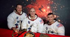 Tripulación principal de la misión de aterrizaje lunar del Apolo 13. La popular frase “Houston, tenemos un problema” acompaña inevitablemente el recuerdo de la fallida misión lunar del Apolo 13, cuyo 50 aniversario se cumple el 11 de abril y no se va a poder celebrar debidamente a causa del COVID-19. Foto: EFE