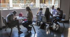 Educación, entre los sectores que deberá reforzar el próximo gobierno, pues la meta es que se invierta el 7 % del Producto Interno Bruto de Colombia. FOTO Edwin Bustamante Restrepo