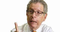 Aguirre es especialista en gerencia hospitalaria de la Universidad Eafit. Acaba de cumplir 36 años en la dirección general del Hospital Pablo Tobón de Medellín. FOTO CARLOS VELÁSQUEZ