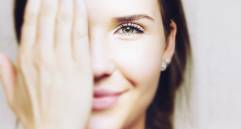 Así se esté dentro de su hogar y no ponga un pie en la calle, se debe seguir una rutina de piel. FOTO Pixabay