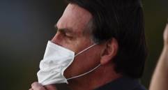 El presidente de Brasil, Jair Bolsonaro, retomó funciones el lunes luego de dar negativo a su tercera prueba de covid-19 . FOTO AFP