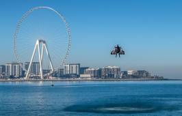 Sorprendente vuelo del hombre pájaro en Dubai