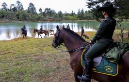 Galopando por las zonas peligrosas de Santa Elena