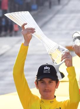 Geraint Thomas con el trofeo. FOTO EFE Geraint Thomas con el trofeo. FOTO EFE