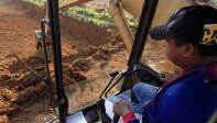 Hectáreas enteras de bosques y ríos son arrasadas por la minería de oro de aluvión. La extracción de oro ha transformado más de 45.000 hectáreas del Bajo Cauca en un paisaje fragmentado de arena y piedras. FOTO MANUEL SALDARRIAGA
