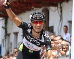Juan Pablo Suárez festejó la primera victoria del EPM-Tigo-UNE, un equipo que cuenta con candidatos al título como Óscar Sevilla y Fabio Duarte. FOTO cortesía federación colombiana de ciclismo