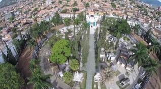 24 horas en el legendario cementerio de San Pedro