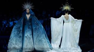 La casa de moda Heaven Gaia de el diseñador Xiong Ying presentó su última colección durante el China Fashion Week. Foto: AFP