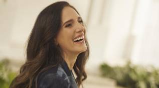 La diseñadora propone cinco grupos de estampados con orquídeas, helechos o heliconias en las prendas de su colección este año en Colombiamoda virtual. Foto: Colprensa