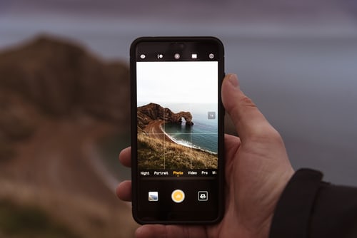 Las aplicaciones para editar video avanzan a la velocidad de las cámaras de los celulares. Foto: Unsplash