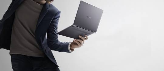 El Matebook 13 cuesta 3’399.000 pesos, mientras que su competencia directa, el Macbook Air de este año, está por los 4’800.000. Ambos están en la categoría ultrabook FOTO cortesía