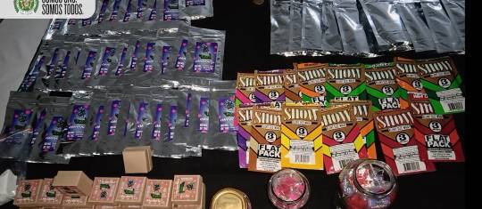 Estos son los dulces contaminados y sustancias que producía una banda de universitarios en la casa de El Chagualo. FOTO cortesía policía