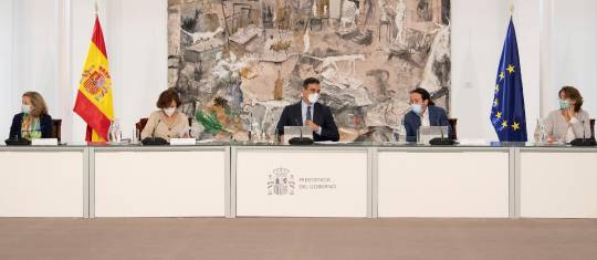 El gobernante español, Pedro Sánchez, ha precisado que ya el próximo martes el Gobierno decidirá la ampliación de la vigencia del estado de alarma hasta mayo del 2021. FOTO EFE