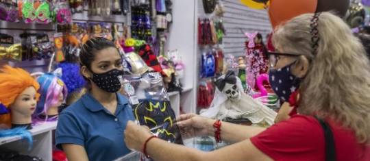 El mayor riesgo de las aglomeraciones es la facilidad con la que se puede contagiar del virus, por lo que, en su mayoría, los analistas consultados no recomiendan hacer parte de estos, ni siquiera en esta fecha. FOTO Carlos Velásquez