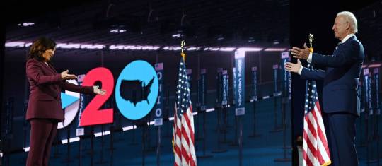 La senadora Kamala Harris en compañía de Joe Biden. Juntos aspiran llegar a la Casa Blanca en los comicios de noviembre. FOTO AFp