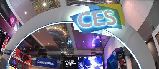 Los asistentes caminan por el Centro de Convenciones de Las Vegas el 10 de enero de 2020 en el último día del 2020 Consumer Electronics Show (CES) en Las Vegas, Nevada. (Foto por Robyn Beck / AFP) US-IT-LIFESTYLE-CES