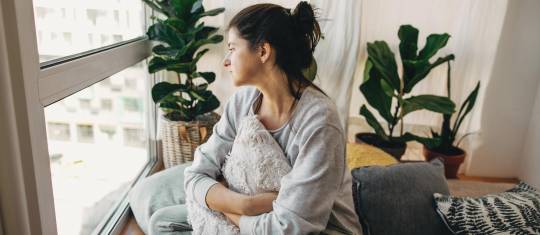 Las redes sociales de apoyo son importantes para personas que están enfrentando el encierro. Se debe tener una lista telefónica con esos amigos que fortalecen el vínculo emocional. FOTO sstock