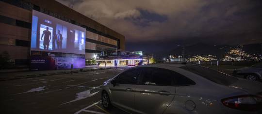 La resolución también autoriza el funcionamiento de los autocinemas, que en Bogotá aún no operan. En Mayorca vienen en servicio desde hace más un mes. FOTO Carlos Velásquez.