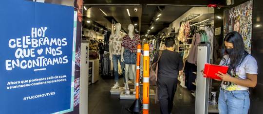 Los analistas recomiendan fortalecer las medidas de autocuidado y evitar salir si no se trata de una necesidad esencial. FOTO Juan Antonio Sánchez