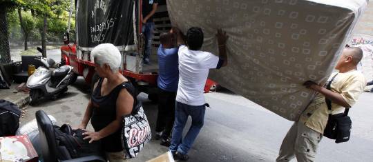 Son seis las excepciones que trae el Decreto 593 del 24 de abril de 2020 para aquellos que necesiten moverse de domicilio en la cuarentena. FOTO MANUEL SALDARRIAGA