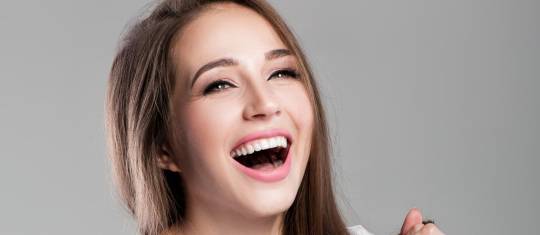 Antes de cortarse el pelo en casa siga las indicaciones de los profesionales. Que sean pocos centímetros es mejor. FOTO sstock