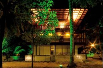 CASA TROPICAL, | Foto Nic Olshiati