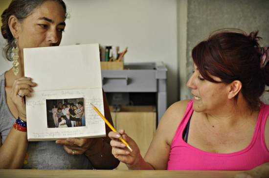 Silvia de Dios Quintero se considera víctima de las Farc, de los grupos paramilitares y del Estado. Tres de sus familiares fueron desaparecidos por esos actores. FOTOS CORTESÍA, REUTERS, MANUEL SALDARRIAGA, EMANUEL ZERBOS.