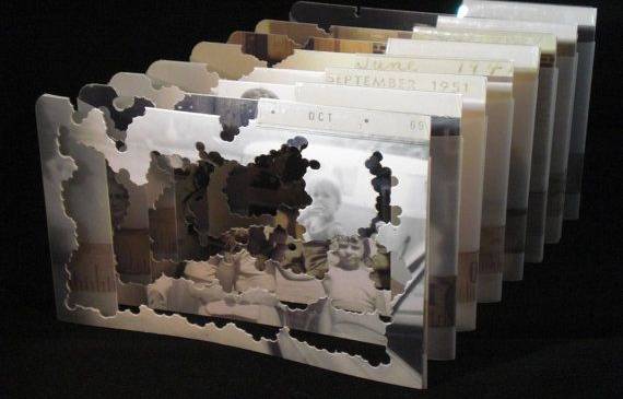 Vanishing Point, es un ejemplo de tunnel book, o libro túnel, generalmente compuesto de varias imágenes superpuestas. Cuando se mira da el efecto de una especie de paisaje en 3D. Foto: etsy.com
