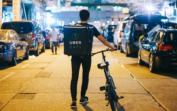 La empresa se retira del país en 30 días. FOTO @UberEatsHKCouriers