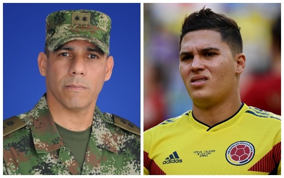 El general Eduardo Zapateiro (izq.) y el futbolista Juan Fernando Quintero. FOTO COLPRENSA Y TWITTER