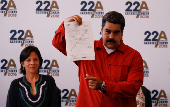 Maduro inscribió su candidatura en un acto en Caracas al que asistieron militantes del chavismo. FOTO REUTERS