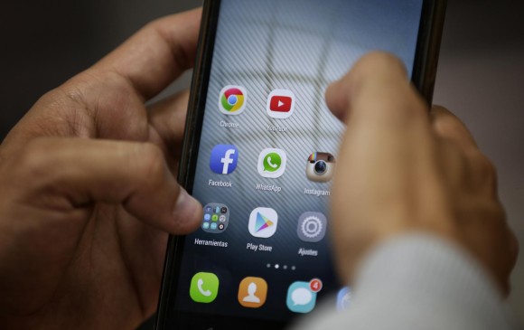 Un colombiano, según datos de ComScore, puede gastar hasta siete horas en estas plataformas. Asà se puede monetizar. FOTO COLPRENSA