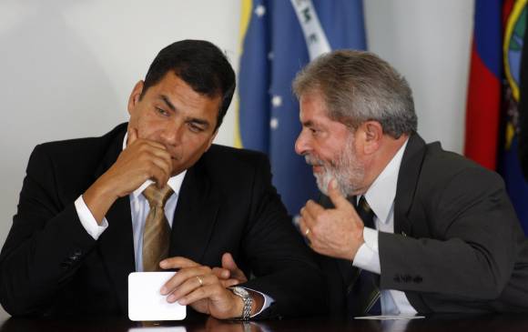 Imagen de archivo. Expresidente de Ecuador, Rafael Correa, junto al expresidente de Brasil, Lula da Silva. FOTO: REUTERS