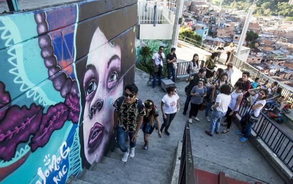 Una opción de turismo comunitario en Medellín la ofrece la Comuna 13 con su graffitour. FOTO: Jaime Pérez.