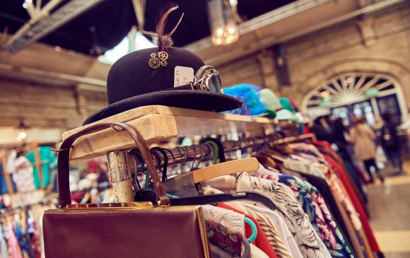 Tanto en Estados Unidos como en países europeos como Francia, Italia e Inglaterra es muy común ver tiendas que ofrecen ropa de segunda mano y también vintage. FOTO sstock