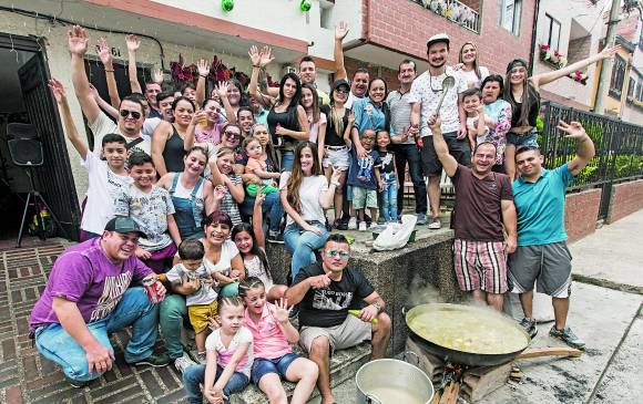 La familia García Buitrago, en Altavista, recibió 2019 con sancocho, una tradición que se repite por las calles de la ciudad. FOTO ARCHIVO CARLOS VELÁSQUEZ