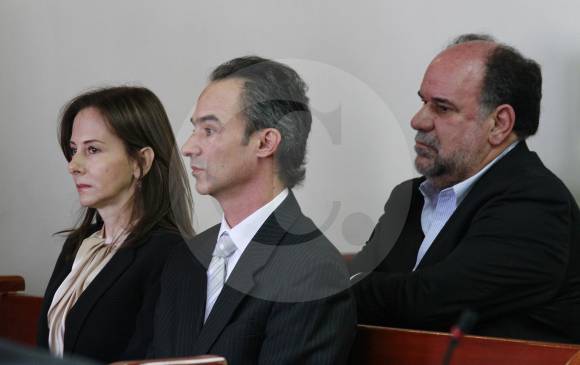 De izquierda a derecha, los condenados por la tragedia de Space: María Cecilia Posada Grisales, la directora del proyecto; Pablo Villegas Mesa, representante legal de la constructora Lérida C.D.O.; y Jorge de Jesús Aristizábal Ochoa, ingeniero calculista. FOTO archivo