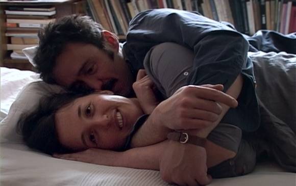Sus exnovias lo acompañan y le ayudan a recordar historias y a traer apartes de la memoria diluida en alcohol. FOTO película