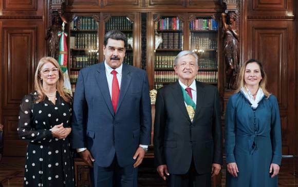 De izquierda a derecha: Cilia Flores, primera dama de Venezuela; Nicolás Maduro, presidente de Venezuela; Andrés López Obrador, primer mandatario de México; y Beatriz Gutiérrez Mueller, primera dama de México. Foto AFP