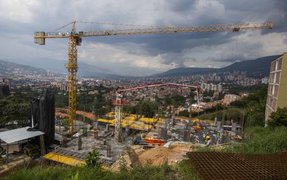 Construcciones de viviendas en las laderas del área metropolitana del sector sur. Foto: Julio César Herrera Echeverri