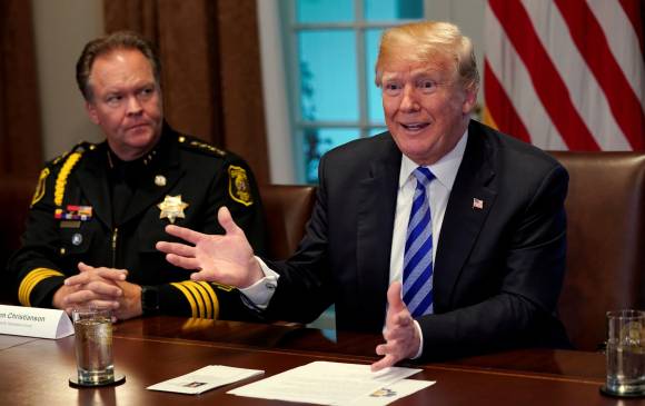 Donald Trump, quien se reunió ayer con alguaciles de California, no habló del tema. FOTO reuters