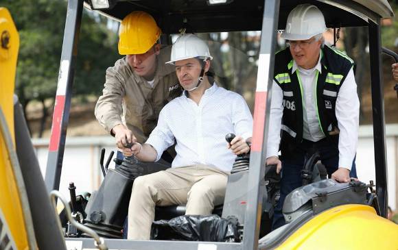 Alcalde, Federico Gutiérrez, protocolizó el inicio de obras de metrocable Picacho. FOTO CORTESÍA