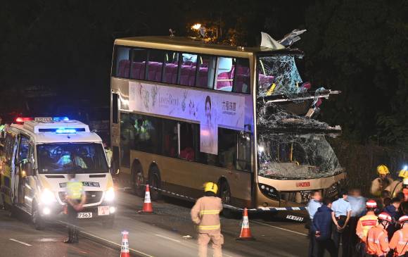 El autobús de dos pisos recorría un tramo de la autopista Fanling al momento del accidente. FOTO AFP