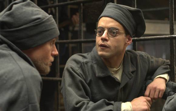 Rami Malek y Charlie Huhham en La gran fuga, Papillon. FOTO Cortesía Cine Colombia